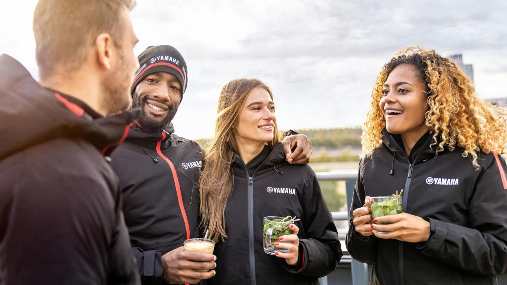 La gamme vestimentaire Yamaha 2023 offre style, fonctionnalité et élégance 12 yamaha kledingcollecties voor 2023 combineren stijl met functionaliteit en elegantie f